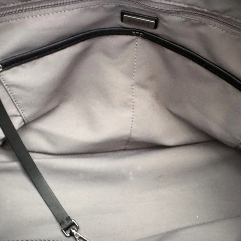 The Away Everywhere Bag in Navy Blue - Picture 6 of 11